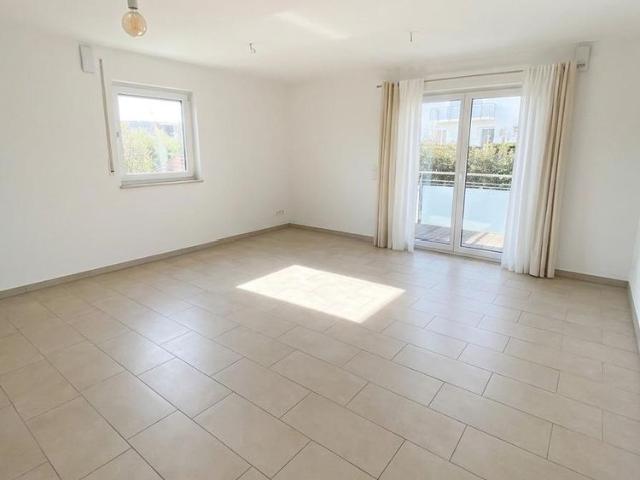 NEUWERTIGE 3 Zimmer Wohnung mit Garage und Kfz Stellplatz in ruhiger Siedlungslage in Taufkirchen!