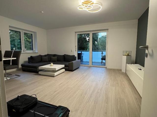 Neuwertige 3 Zimmer Wohnung mit Südbalkon