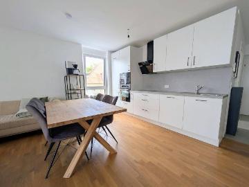 Neuwertige 3 Zimmer Wohnung mit Westbalkon und TG Platz