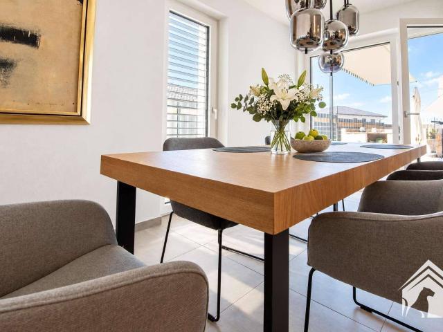 NEUWERTIGE 3 ZIMMER WOHNUNG MIT 274 m² EIGENGARTEN – KOFFER PACKEN UND EINZIEHEN