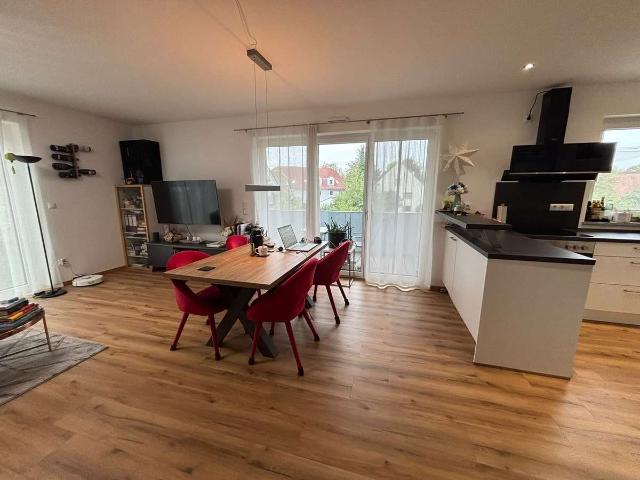 Neuwertige 3 Zimmerwohnung mit großzügigem Balkon
