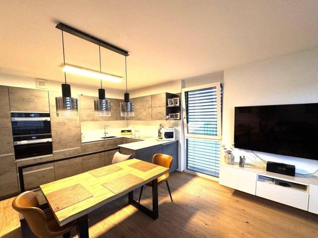Neuwertige 3 Zimmerwohnung mit Südbalkon & Tiefgarage in Hall Schönegg