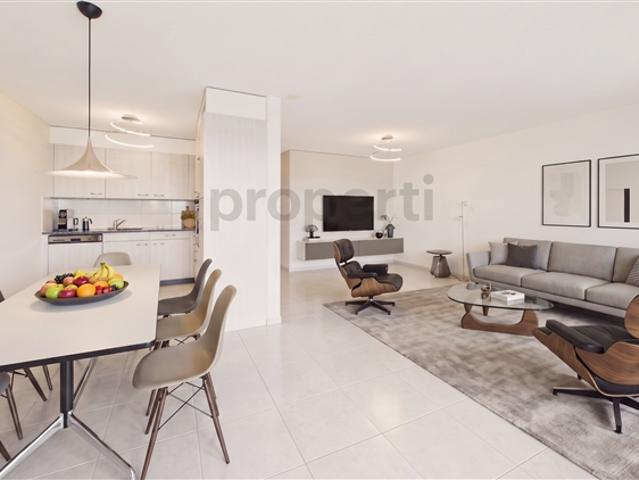Neuwertige 4.5 Zimmer Wohnung mit grosszügigem Balkon
