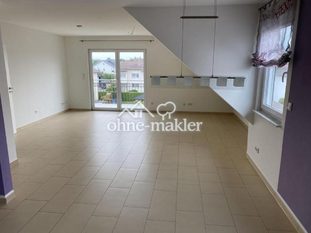 Neuwertige 4 Zimmer Dachgeschosswohnung mit großem Balkon und Einbauküche in Münster Hessen