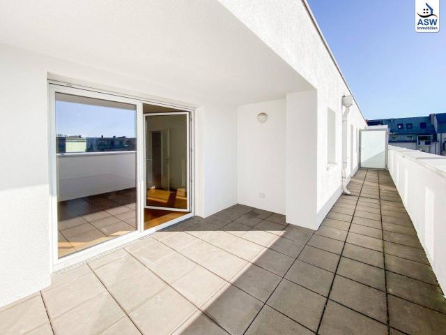 Neuwertige 4 Zimmer Dachgeschosswohnung mit 22 m² Terrasse