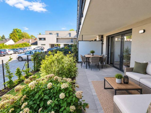 Neuwertige 4 Zimmer Gartenwohnung mit großer Loggia & Stellplatz