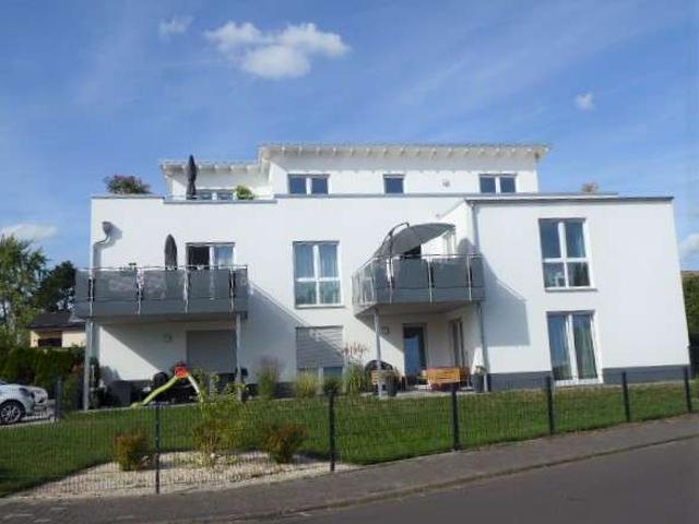 Neuwertige 4 Zimmer Wohnung mit Balkon