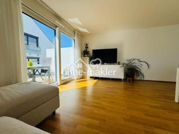 Neuwertige 4 Zimmer Wohnung mit EBK, gr. Balkon, Tiefgaragen & Außenstellplatz