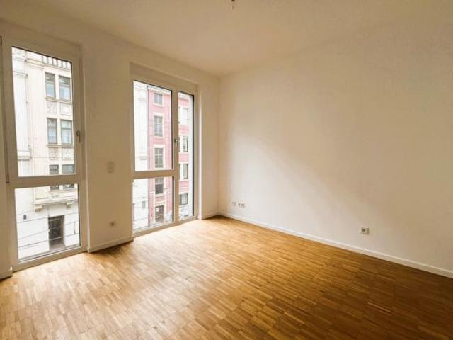 Neuwertige 4 Zimmer Wohnung mit Terrasse, Balkon, PKW Stellplatz in Saarbrücken