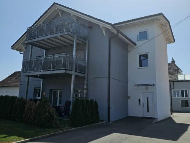 Neuwertige 5.5 Zimmerwohnung mit Balkon in Meinisberg zu vermieten