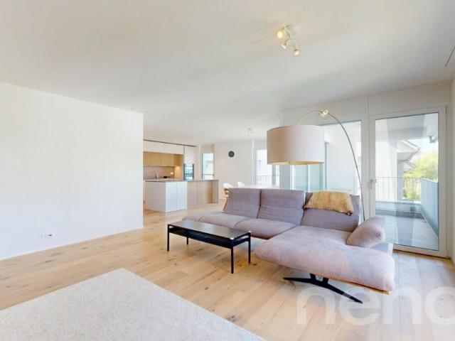 Neuwertige 5.5 Zimmer Maisonettewohnung in Spreitenbach