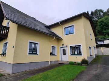 Neuwertige 75m² Wohnung im Zentrum von Randegg mit sehr großen Garten, Provisionsfrei