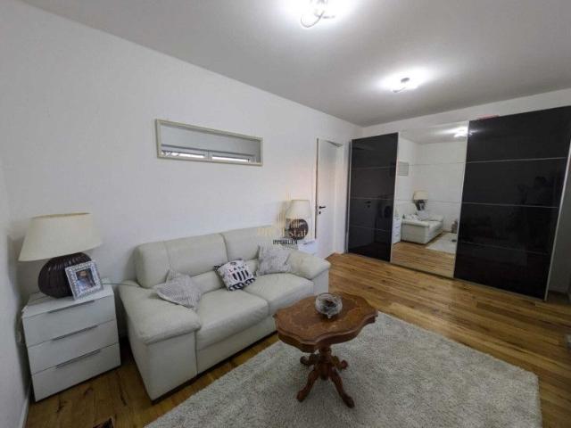 Neuwertiges 5 Zi. Einfamilienhaus in Wels mit Pool, Garten, Terrasse, Klima, Kamin & Garage zu mieten!