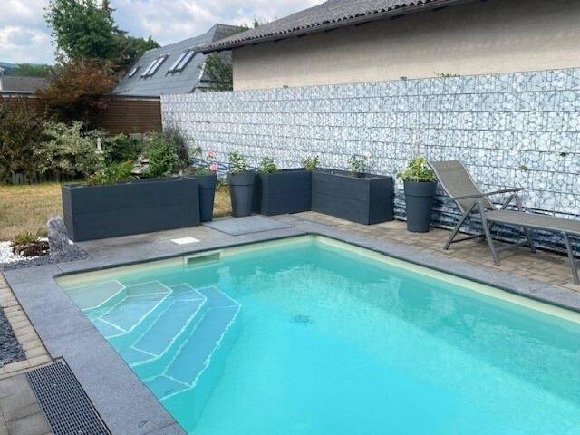 Neuwertiges 5 Zi Haus in Alland, 182m², 2 Terrassen, Erdwärme und großzügiger Poolbereich!