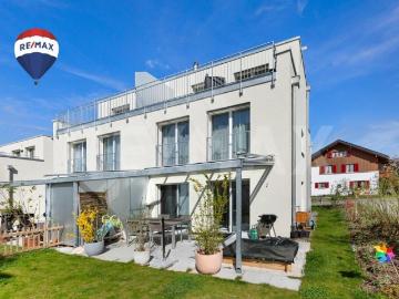 Neuwertiges 5.5 Zi. Doppeleinfamilienhaus an ruhiger Lage
