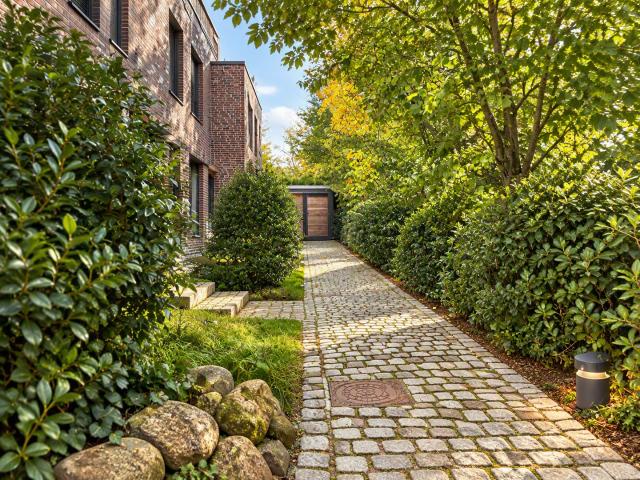 Neuwertiges 181m² Stadthaus in Blankenese mit sonnigem Garten – bezugsbereit