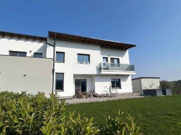 Neuwertiges Traumhaus mit Fernblick