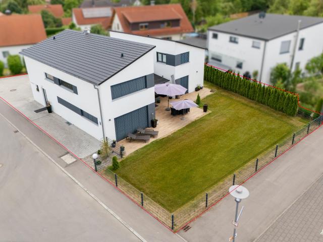 Neuwertiges Traumhaus mit luxuriösem Platzangebot