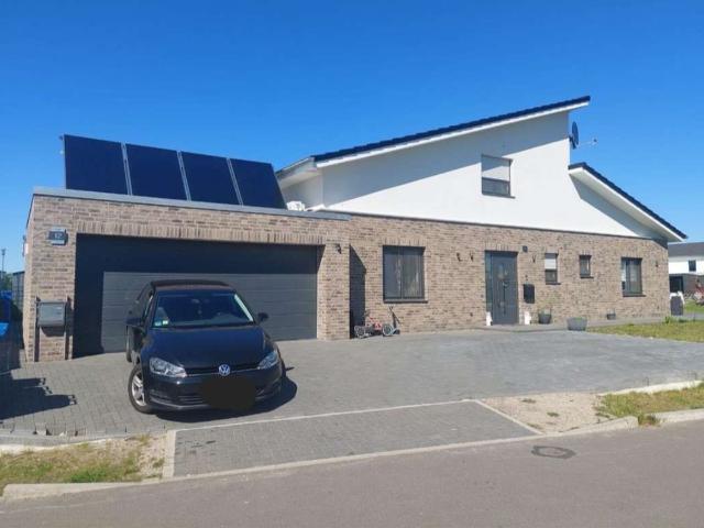 Neuwertiges Zweifamilienhaus mit Mieteinnahmen in Wesendorf | ca. 250m² Wohnfläche | Doppelgarage |