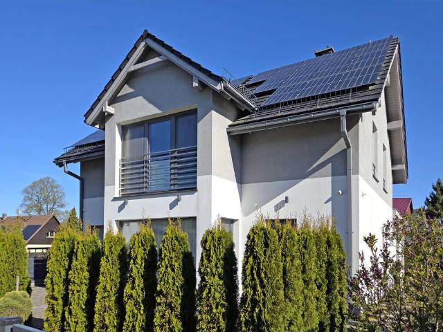 Neuwertiges Effizienzhaus mit PV, Wärmepumpe & Top Ausstattung
