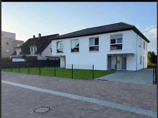 Neuwertiges Einfamilienhaus Doppelhaushälfte mit 6 Zimmern in Windsbach
