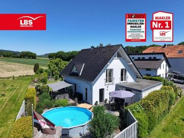 Neuwertiges Einfamilienhaus in moderner Bauweise mit zusätzlichem Bauplatz
