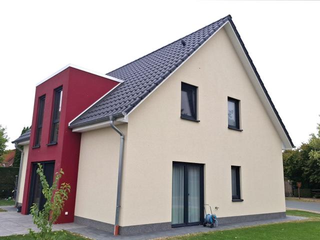 neuwertiges Einfamilienhaus mit der Doppelgarage