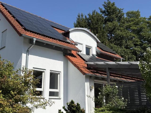 Neuwertiges Einfamilienhaus mit großem Grund, moderner Haustechnik und viel Platz für die Familie!