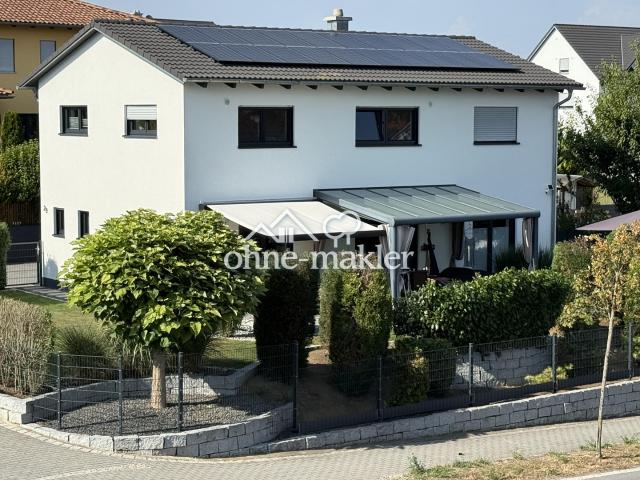 Neuwertiges Einfamilienhaus mit Wärmepumpe, PV, Doppelgarage & hochwertiger Ausstattung