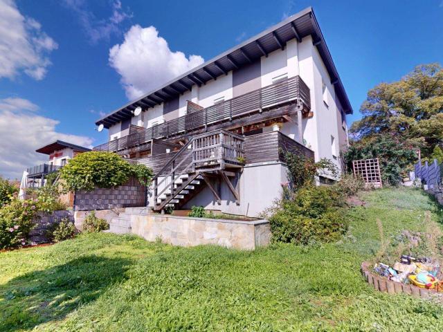 Neuwertiges Endreihenhaus mit Fernblick über den Wienerwald: Südterrasse, Balkon, Garten und beheizter Keller