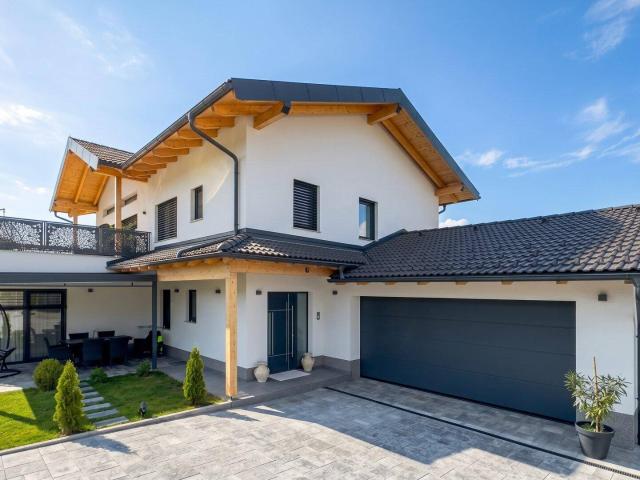 Neuwertiges Familienhaus mit großzügigem Raumkonzept Bergpanorama und modernste Ausstattung im Herzen Kärntens