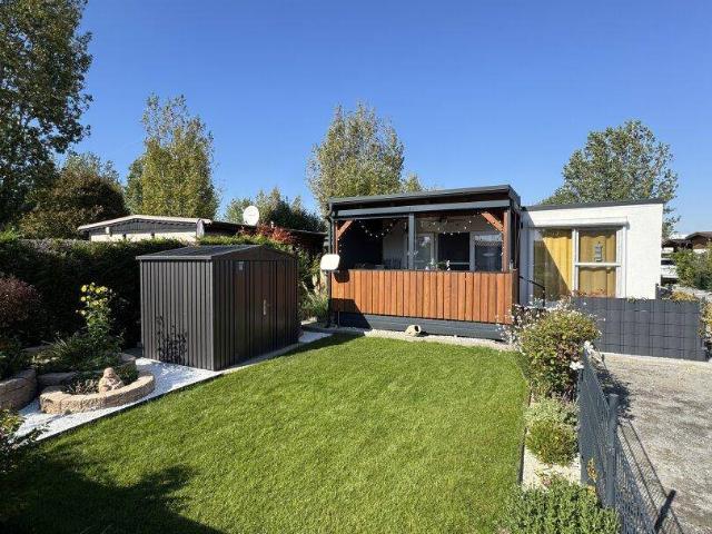 Neuwertiges Ferienhaus auf Pachtgrund in Rust: 28 m², 2 Zimmer und 2 Stellplätze