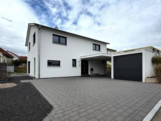 Neuwertiges KfW 55 Einfamilienhaus, Bj. 2022, 2,70 m Raumhöhe – provisionsfrei vom Eigentümer