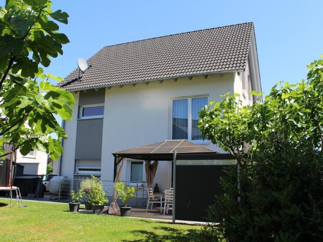 Neuwertiges Mehrgenerationenhaus Zweifamilienhaus mit Garten