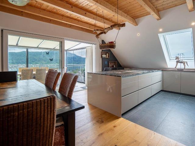 Neuwertiges Penthouse in Pörtschach mit Blick über den Wörthersee!