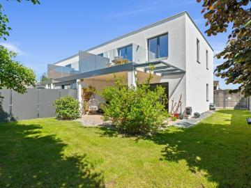 Neuwertiges Reiheneckhaus an zentraler Lage