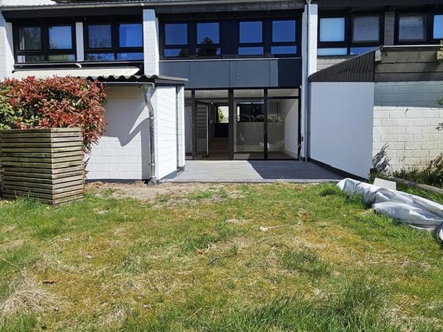 Neuwertiges Reihenmittelhaus, Fußbodenheizung, neuem Dach, eigenem Garten & Garage