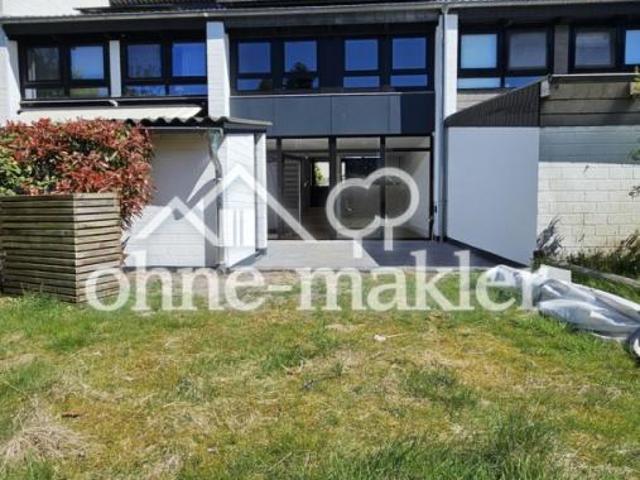 Neuwertiges Reihenmittelhaus, Fußbodenheizung, neuem Dach, eigenem Garten & Garage