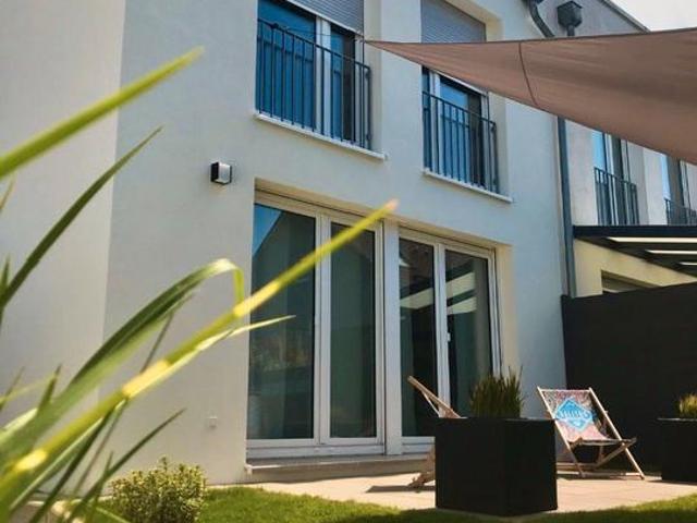 Neuwertiges stilvolles Einfamilienhaus mit Dachterrasse