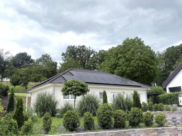 Neuwertiger Bungalow in Traben Trarbach – barrierefrei, Wärmepumpe, PV, 954 m² Garten