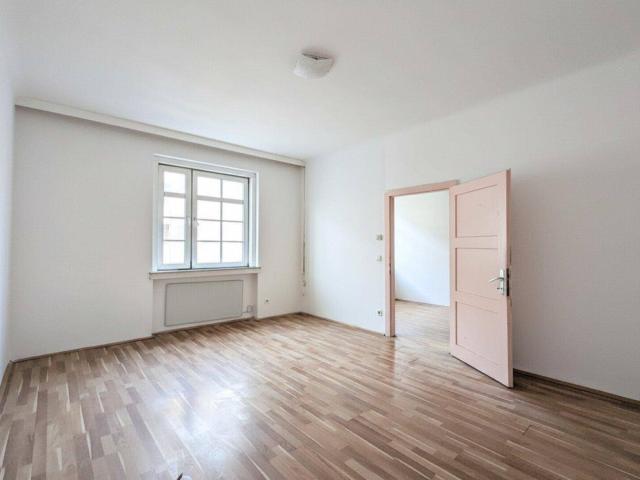 NEU+ 3 Zimmer Altbau Wohnung sanierungsbedürftig mit viel Potenzial!