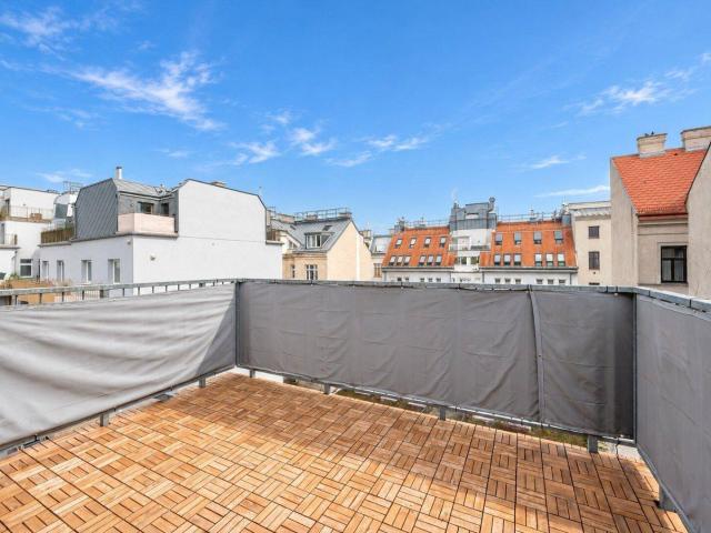 NEU+ 3 Zimmer Dachgeschosswohnung in Hofruhelage mit Terrasse, Lift und Klimaanlage
