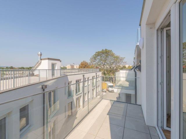 NEU+ 3 Zimmer DG NEUBAU mit Terrasse nahe Kagraner Platz!