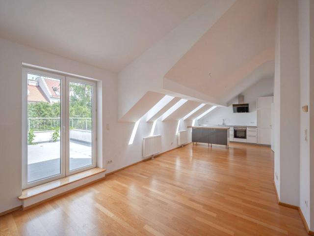NEU+ 3 Zimmer DG Wohnung, in toller Lage mit Gartennutzung