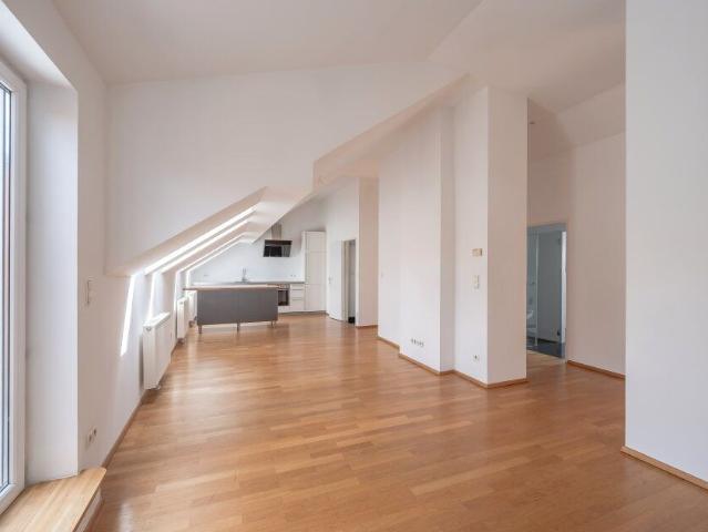 NEU+ 3 Zimmer DG Wohnung, in toller Lage mit Gartennutzung