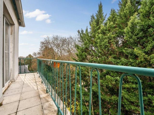 NEU+ Sanierungsbedürftige 1,5 Zimmer Neubauwohnung mit getrennter Küche und Balkon!