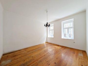 NEU+ 1 Zimmer Altbau mit Potenzial – perfekte Chance für Kreative