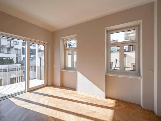 NEU+ 1 Zimmer Altbau Erstbezug mit Westbalkon und Lift in Ottakring