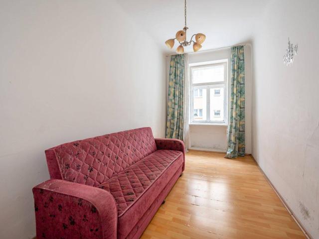 NEU+ 1 Zimmer Altbauwohnung, tolles Potenzial! sanierungsbedürftig