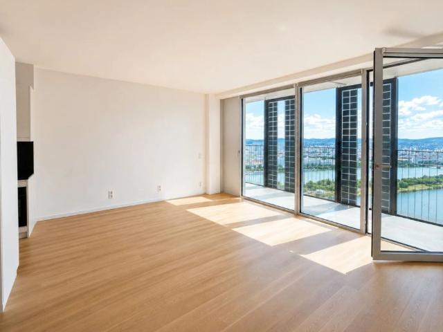 Neu 40. Etage: Erstbezug mit Kahlenbergblick und Abendsonne: DC2 Tower